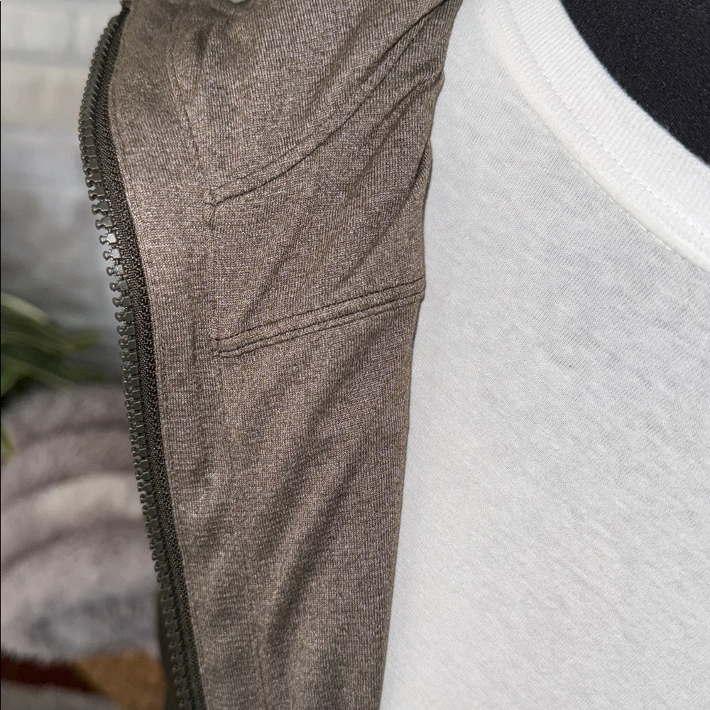 Lululemon Dance studio jacket III reversible w/ hood, women’s Jacket size 8. - Picture 8 of 11